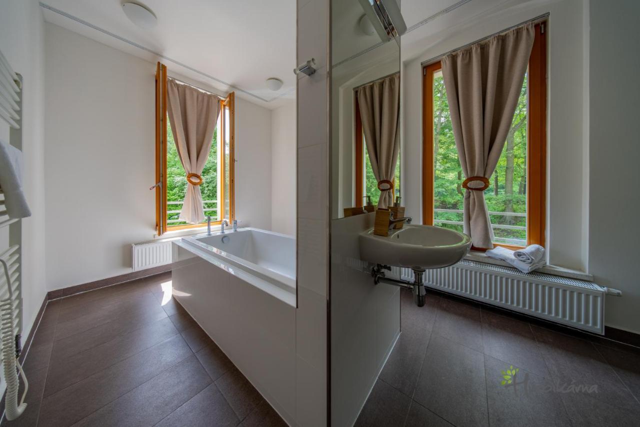 Restaurace A Pension Hrebikarna Хомутов Экстерьер фото