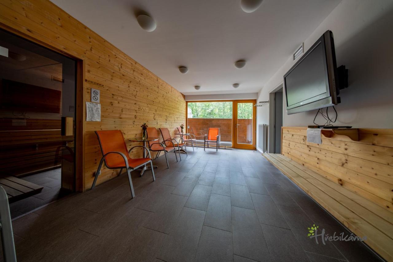 Restaurace A Pension Hrebikarna Хомутов Экстерьер фото