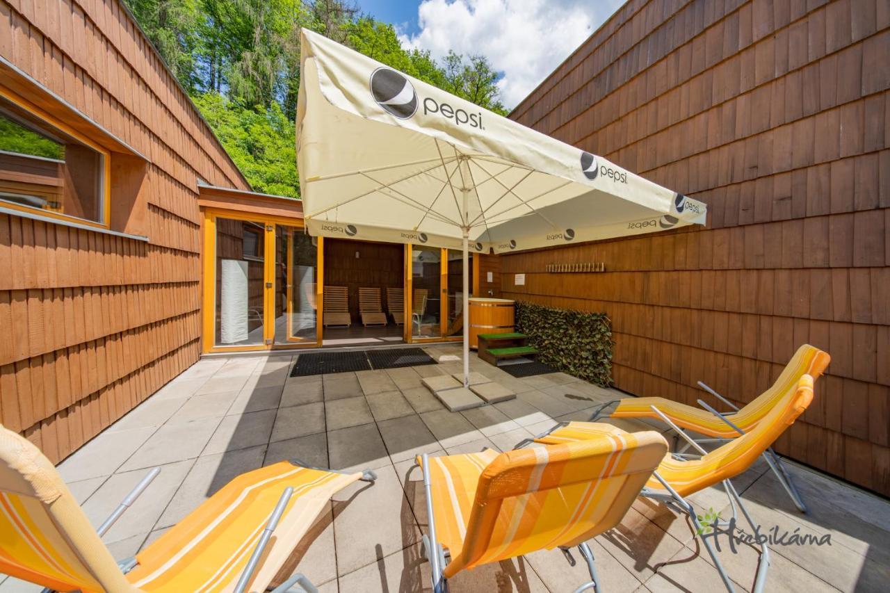 Restaurace A Pension Hrebikarna Хомутов Экстерьер фото