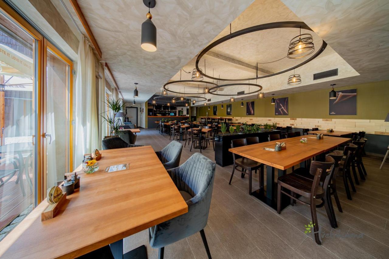 Restaurace A Pension Hrebikarna Хомутов Экстерьер фото