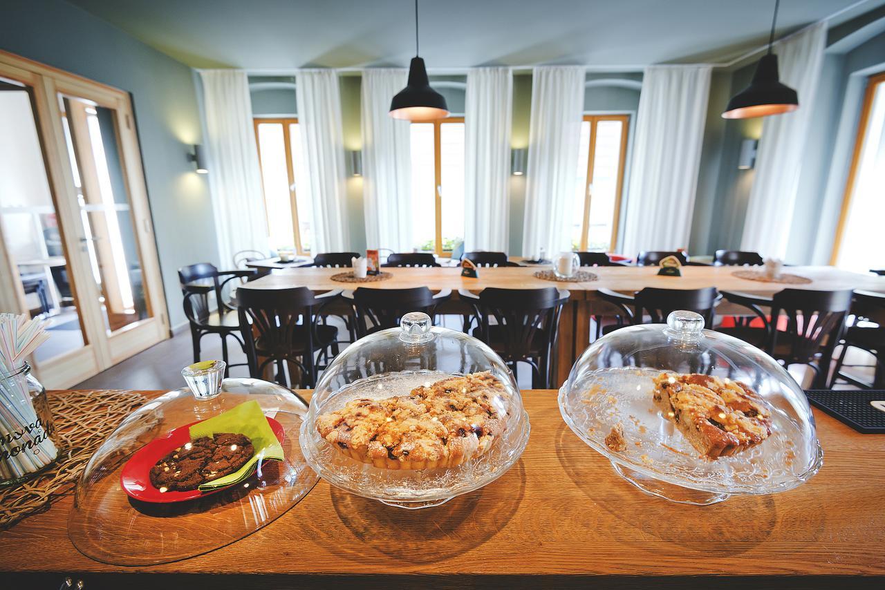 Restaurace A Pension Hrebikarna Хомутов Экстерьер фото